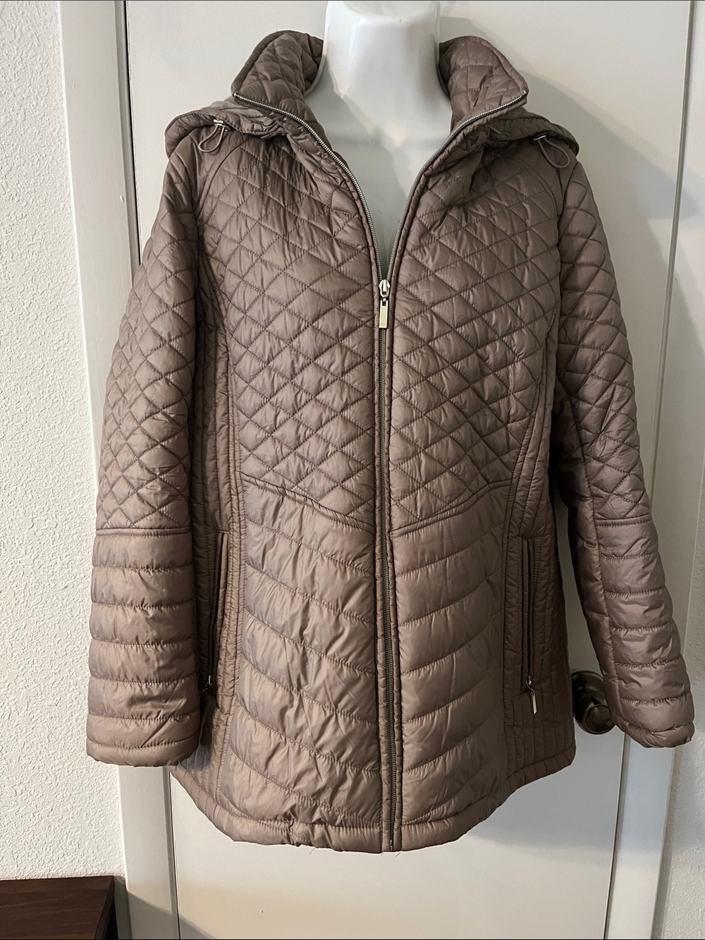 NWOT Giacca Quilted Hooded Puffer Jacket in Taupe